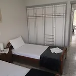 Panos & Antzy شقة