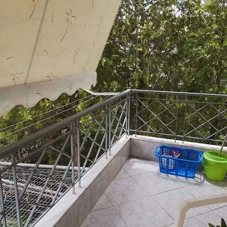 Panos & Antzy شقة