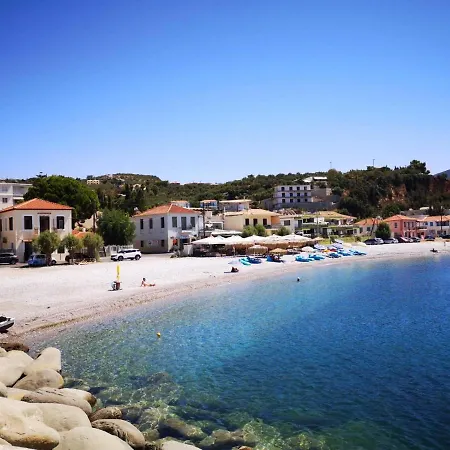 Panos & Antzy شقة