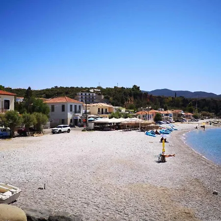 Panos & Antzy شقة